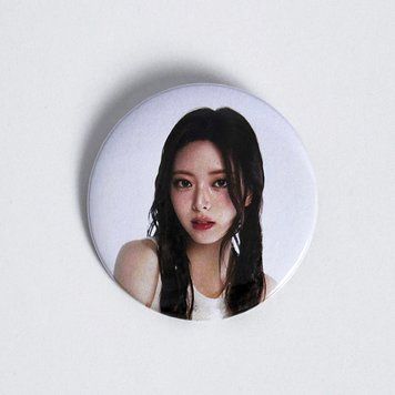 Значок Yuna / Itzy badge-439 фото